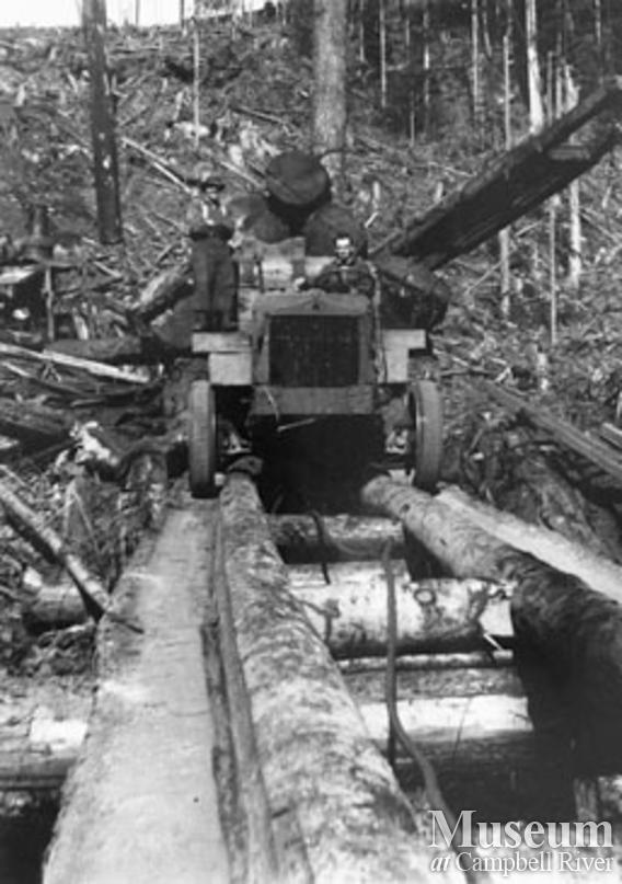 Early logging truck on a fore-an-aft road