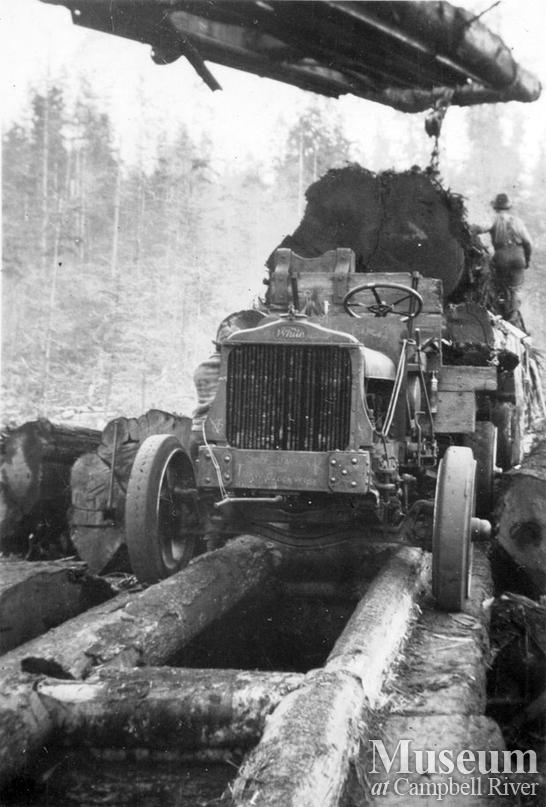 Loading a White logging truck 