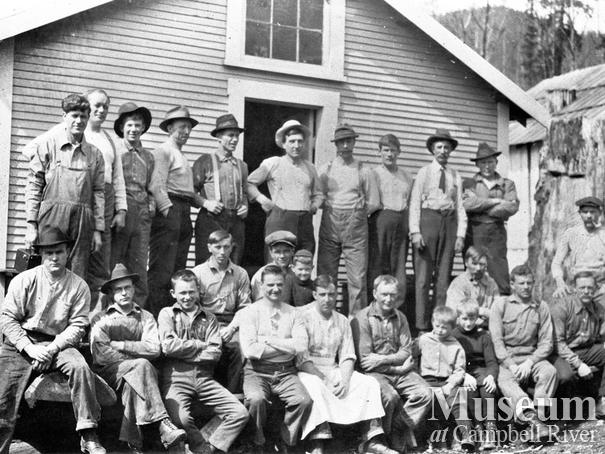 Bendickson Logging crew with families