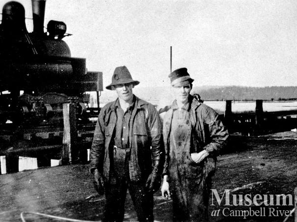 Crew from Elk River Timber Co. at the log dump