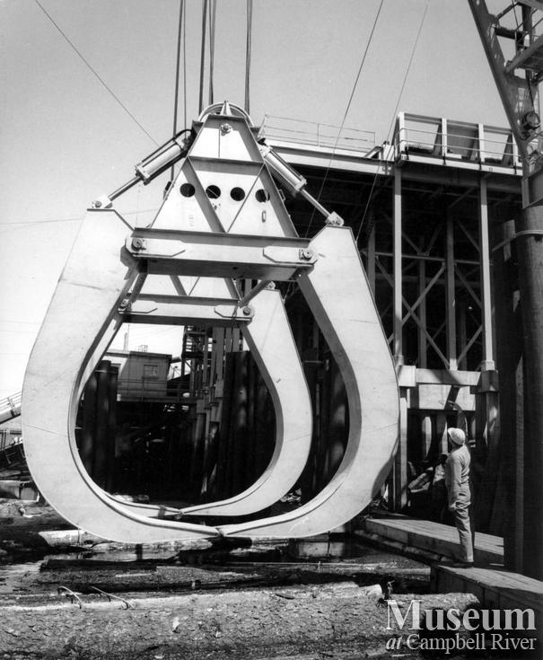 Grapple Crane at Elk Falls Mill 