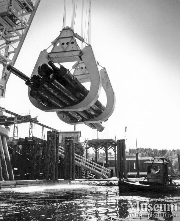 Grapple Crane at Elk Falls Mill 