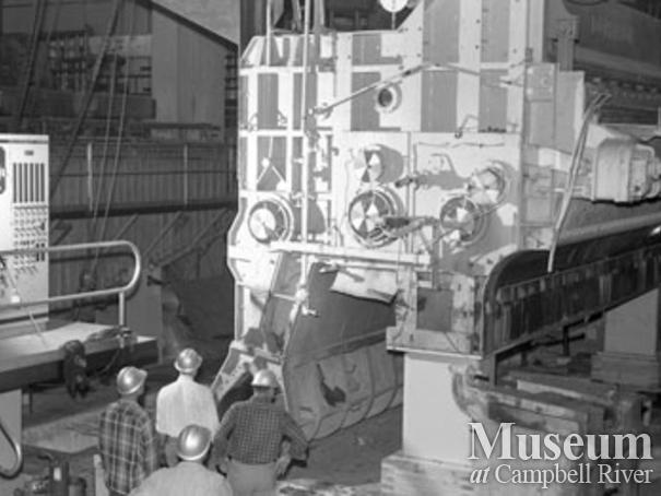 Installing the head box at No. 2 paper machine, Elk Falls Mill